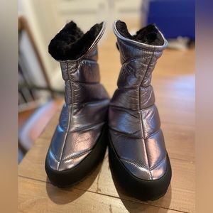 New in box! P448 faux fur made in Italy silver ankle boots